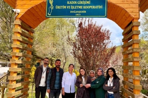 Hayata Destek Derneği Tarafından kooperatifimize Plaket takdim edildi 