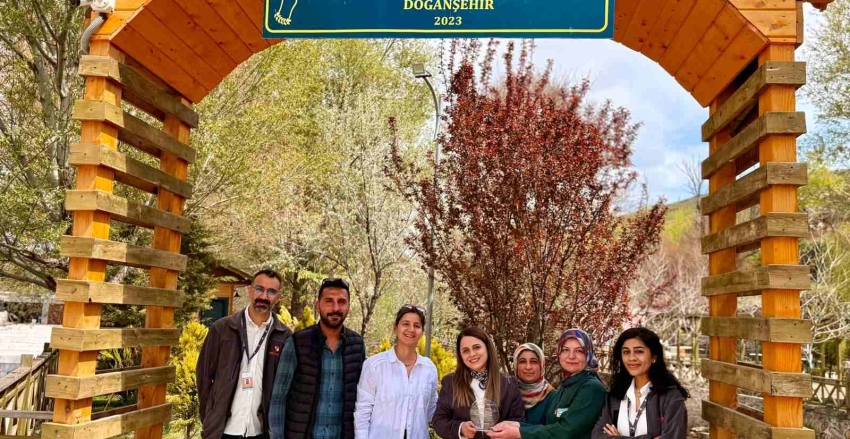 Hayata Destek Derneği'nden Kooperatifimize Plaket